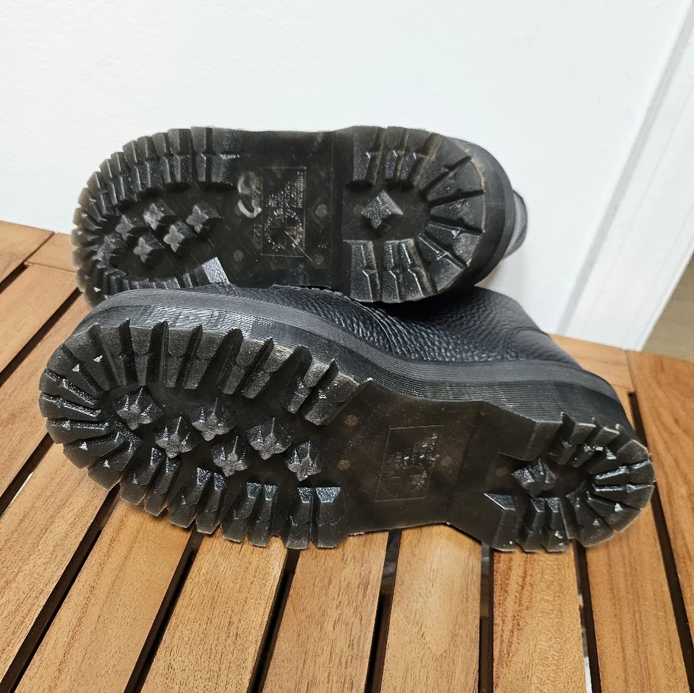 Dr. Martens Size 7 - Picture 4 of 4